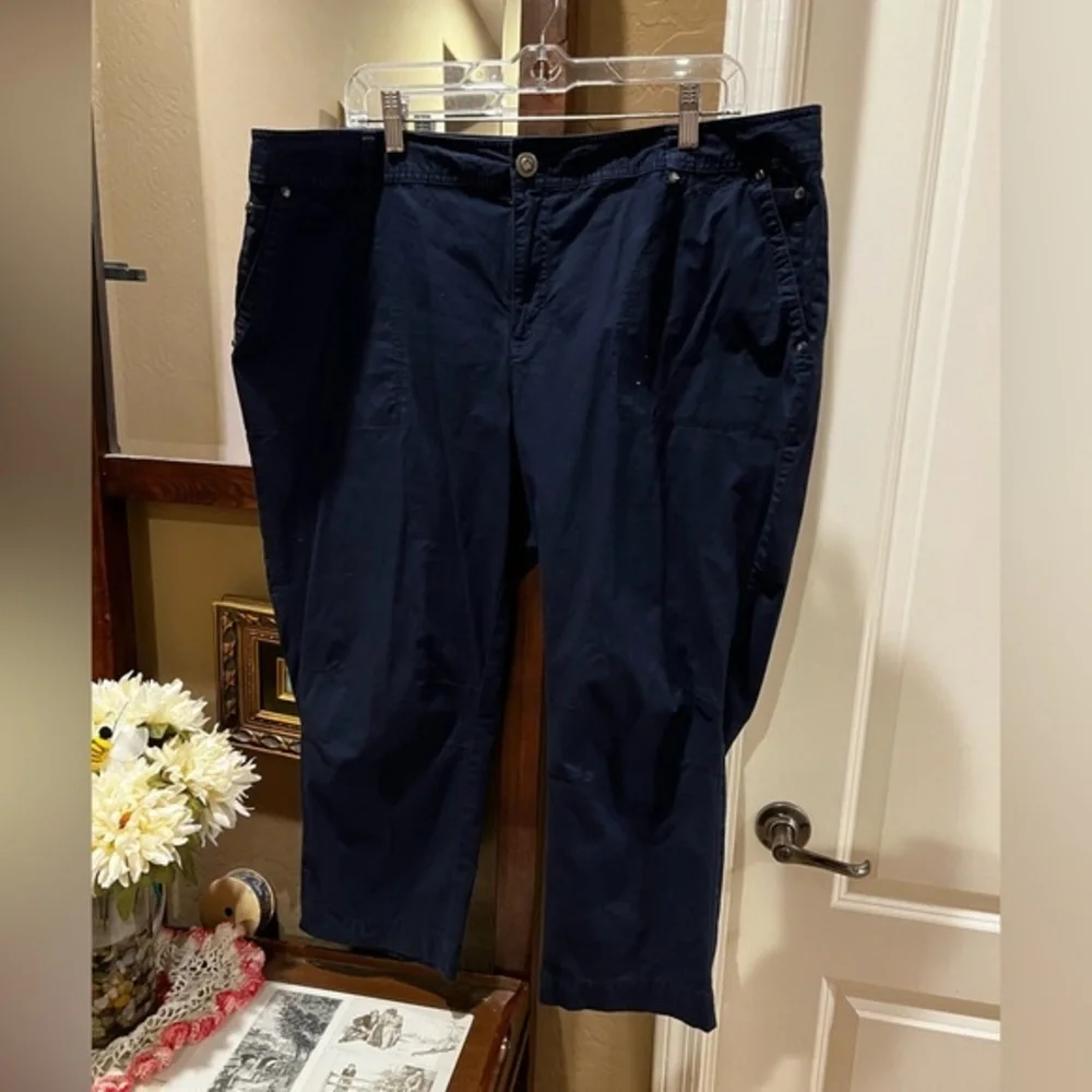 INC International Concepts Relaxed fit Women’s Cargo Capris Navy Size 18W - Picture 1 of 8